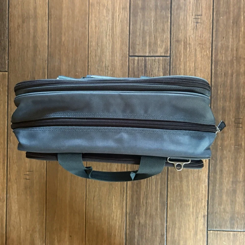 Ricardo Beverly Hills Navy Briefcase/Document Case Zip Detachable Strap
